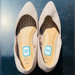 Women’s size 10 flats!